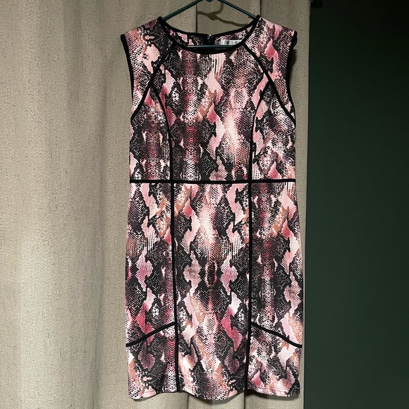 jennifer lopez snakeskin dress